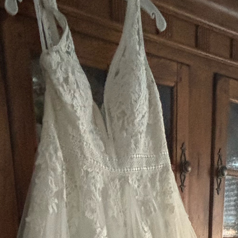 Elegant White Lace Wedding Dress